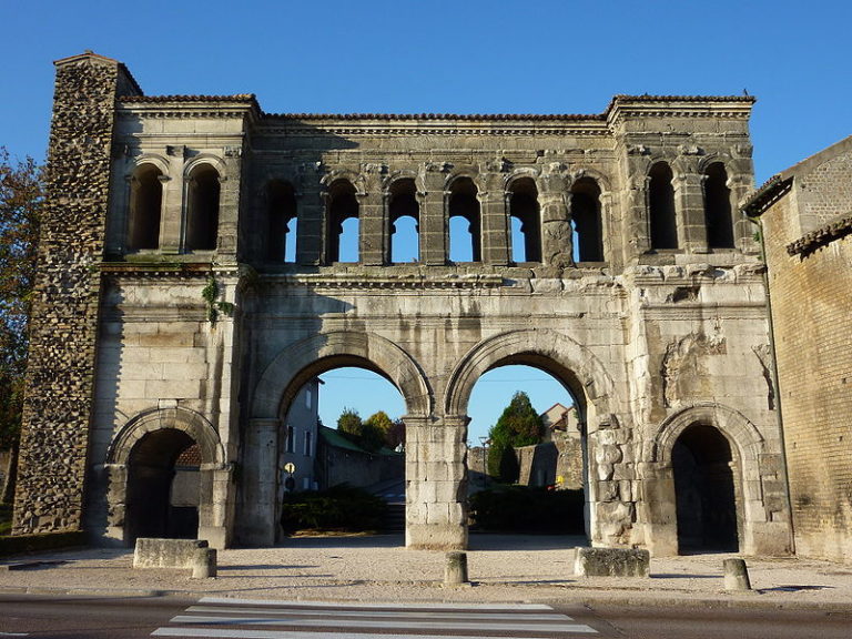 Autun Les Vestiges De La Rome Gauloise Mont Beuvray en Camping-Car Bourgogne-Franche-Comté