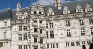 Escalier exterieur de Blois