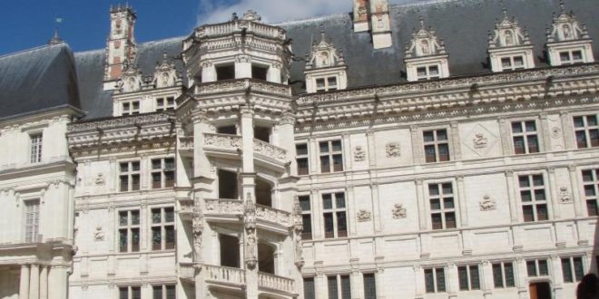 Escalier exterieur de Blois