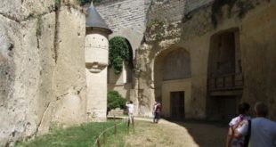 Visite des douves du château de Brézé