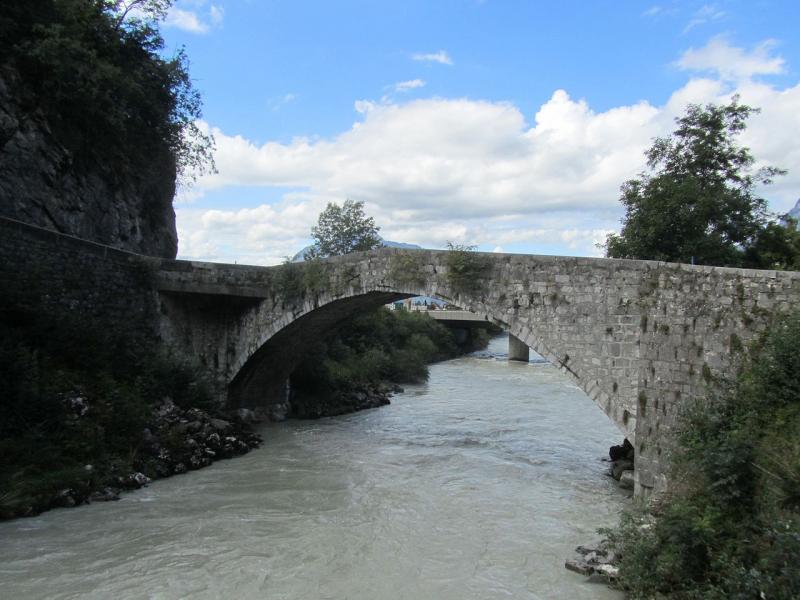 Le vieux pont de Cluses