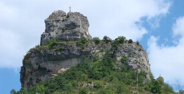 Rocher de Capluc à la Corniche du Causse Méjean