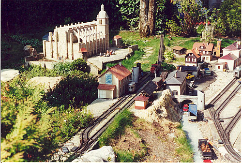 Le jardin ferroviaire à Chatte