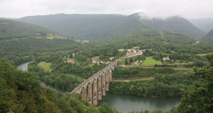 Viaduc de Cize-Bolonzon dans les Gorges de l'Ain