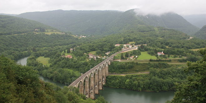 Viaduc de Cize-Bolonzon dans les Gorges de l'Ain