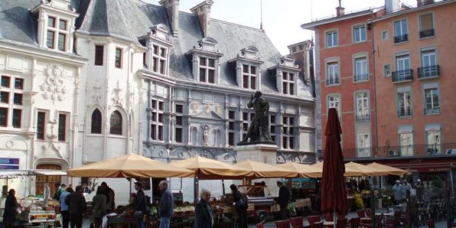 Place Saint-André à Grenoble