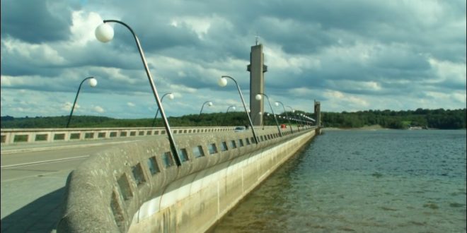 Barrage de la Plate Taille sur les lacs de l'eau d'Heure