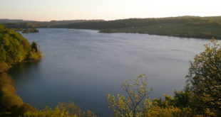 Pic de l'Aigle avec vue sur le Lac d'Ilay