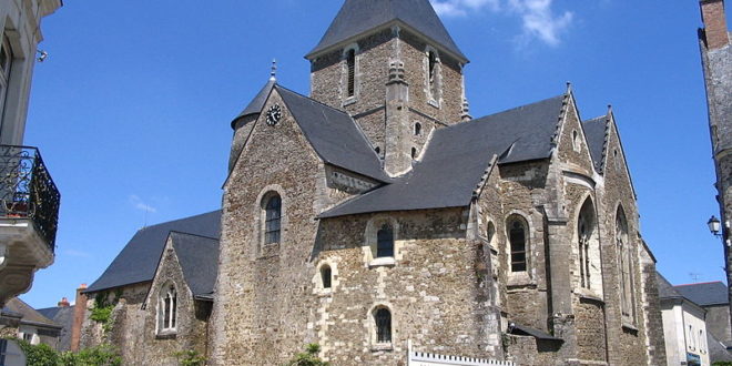 Eglise fortifiée à Saint-Denis-d'Anjou