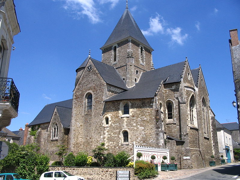 Eglise fortifiée à Saint-Denis-d'Anjou