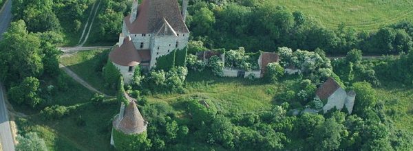 Châteaux et églises en Bourbonnais