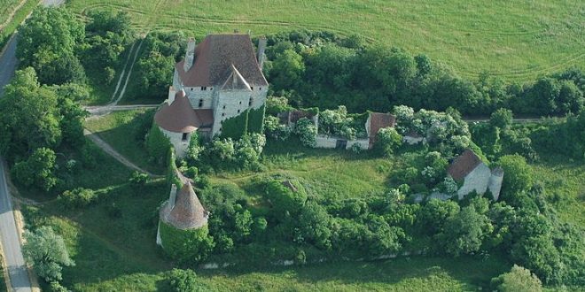 Châteaux et églises en Bourbonnais