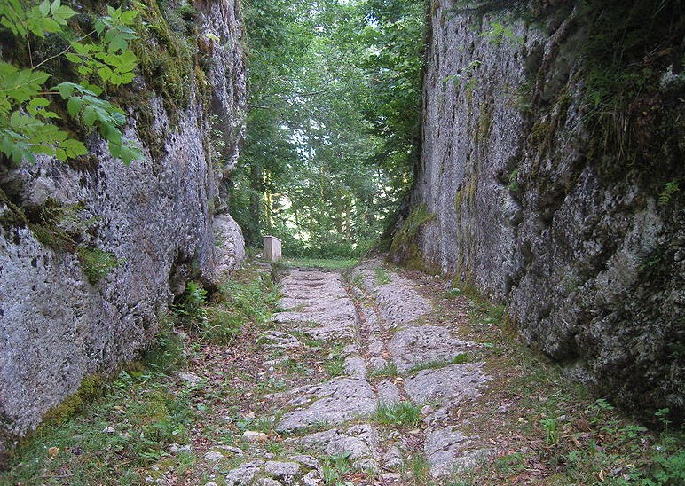Passage taillé vers Villers-sous-Chalamont