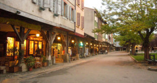 Place des Couverts à Mirepoix