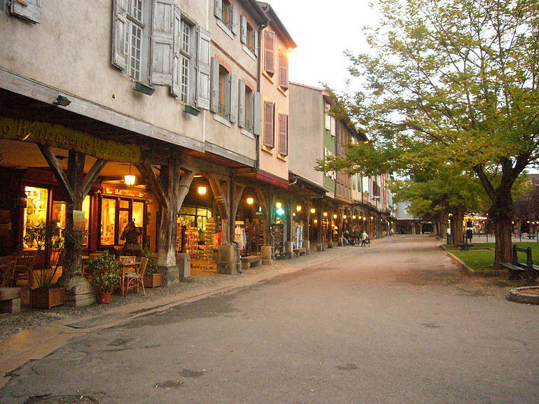 Place des Couverts à Mirepoix