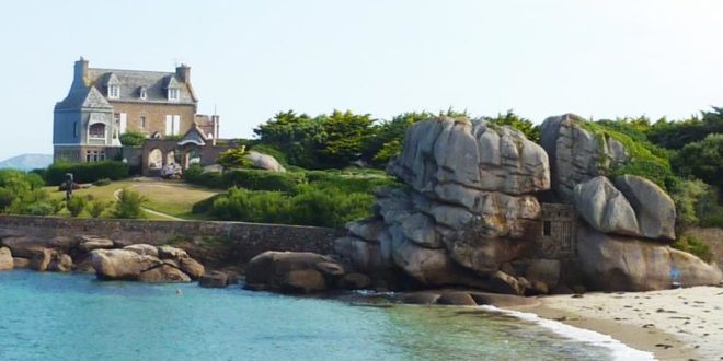 Rocher Tête de Mort près de Trégastel-Plage