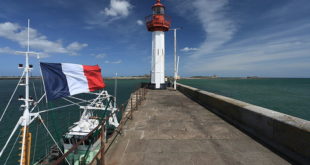 Phare de Saint-Vaast-la-Hougue