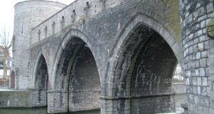 L'ancien pont à trou de Tournai