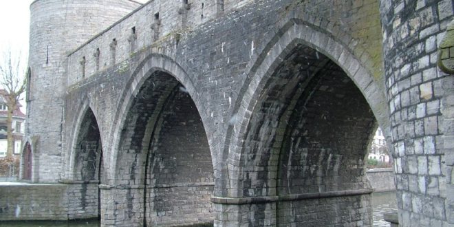 L'ancien pont à trou de Tournai