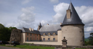 Le château de Villeneuve-Lembron.