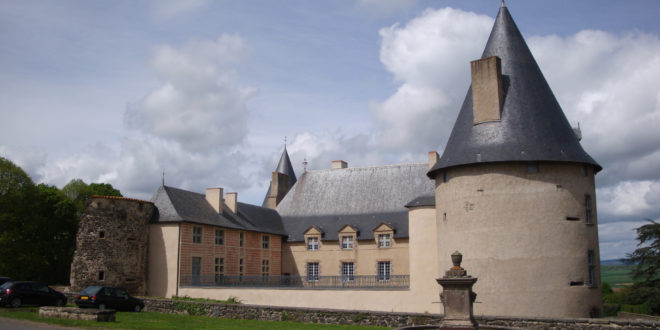 Le château de Villeneuve-Lembron.