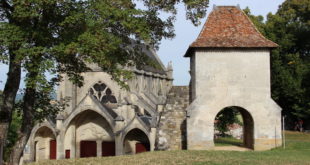 La chapelle castrale et la Porte de France à Vaucouleurs