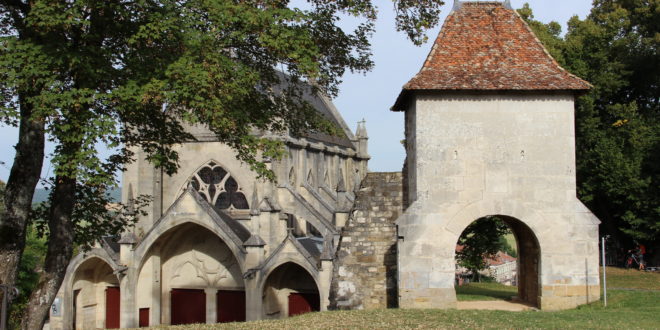 La chapelle castrale et la Porte de France à Vaucouleurs