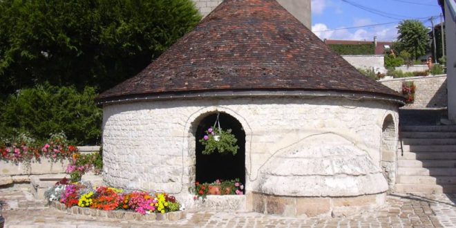 Lavoir rond à Colombé-le-Sec