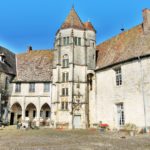 Cour intérieure du château de Gy