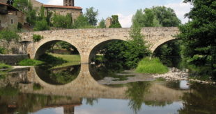 Vieux pont sur la Senouire