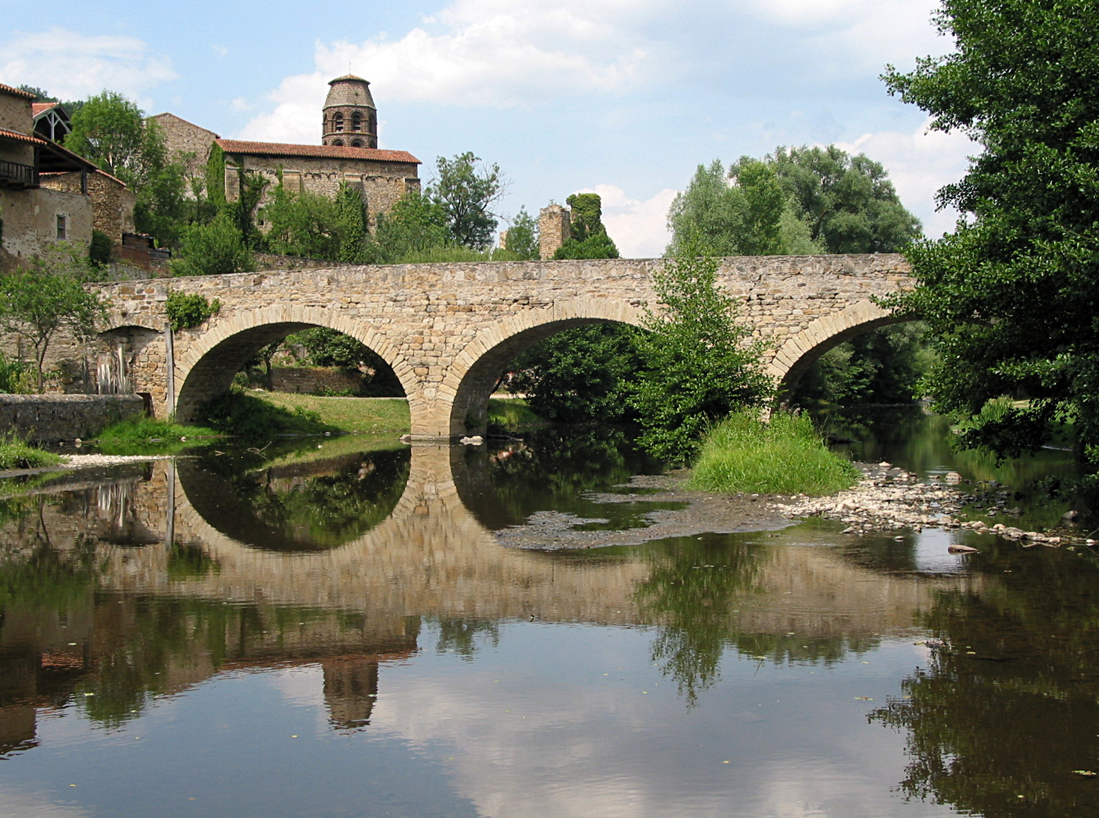 Vieux pont sur la Senouire