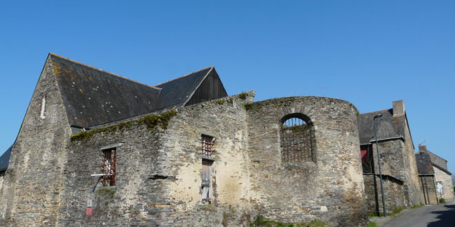 Eglise ruinée à Nozay