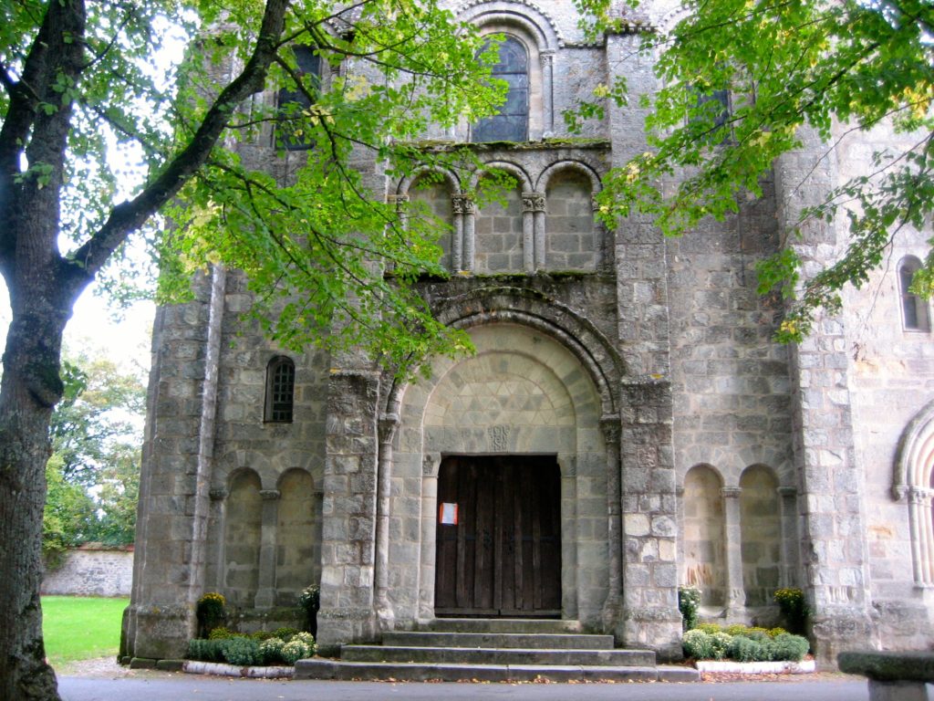 Facade de l'église de Puyferrand à Le Châtelet
