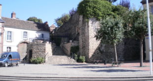 Remparts place de la république à Toucy