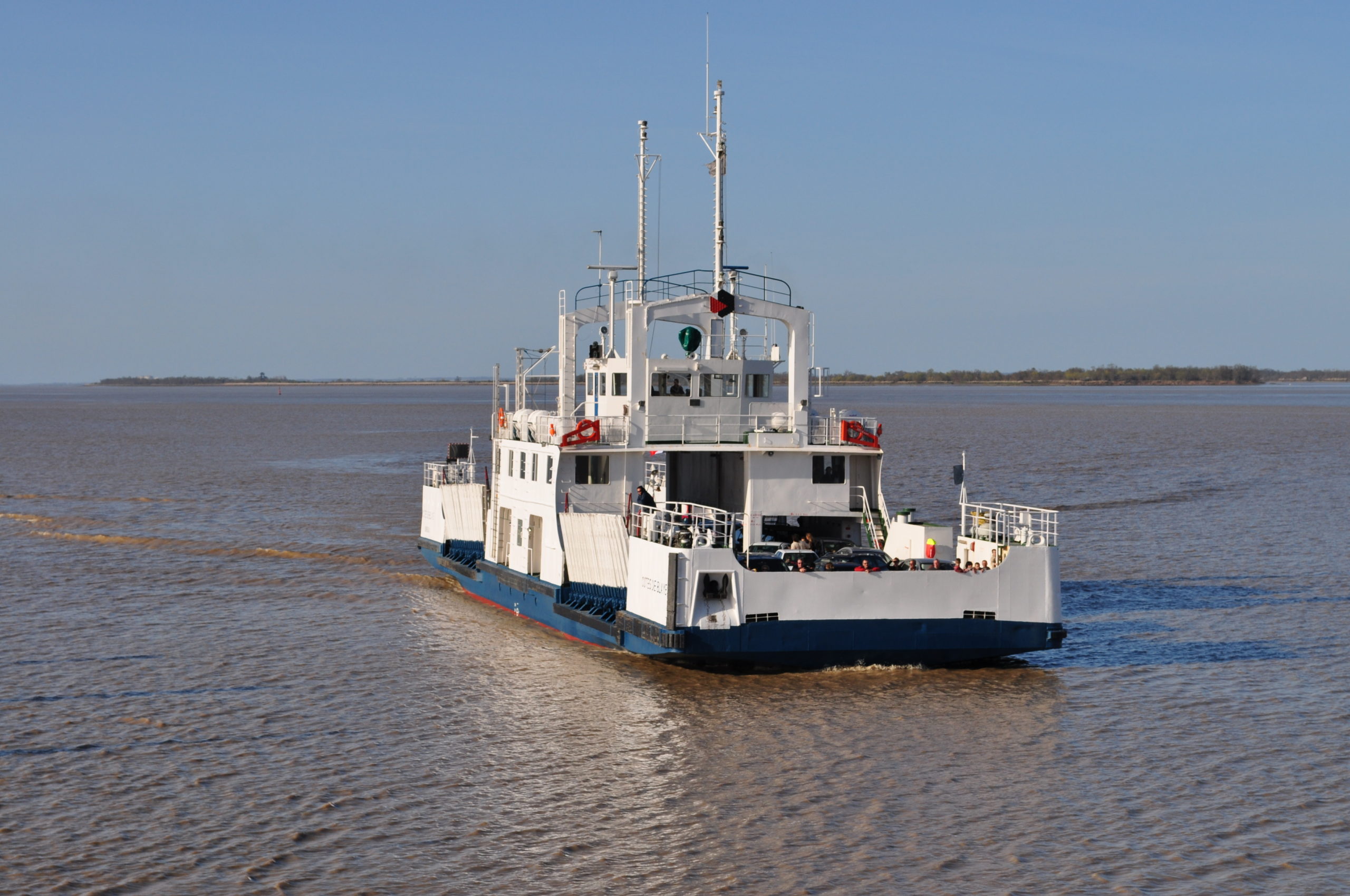 Bac entre Blaye et Lamarque