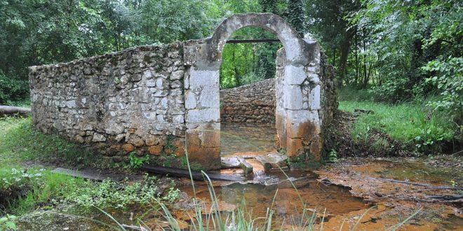 Fontaine de Bernos à Saint-Laurent-Médoc