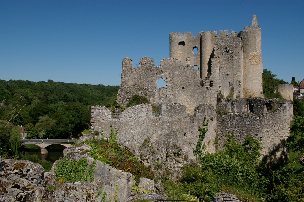 Ruines du château d'Angles-sur-l'Anglin