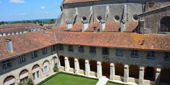 Abbaye de Saint-Sever et son cloître.