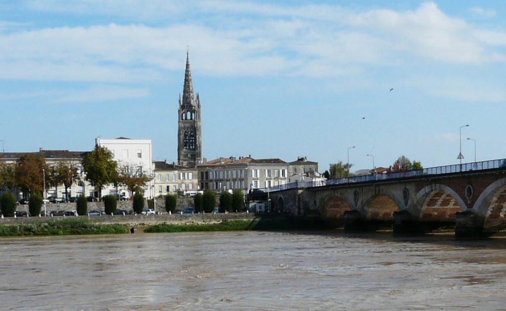 Libourne avec son pont sur la Gironde