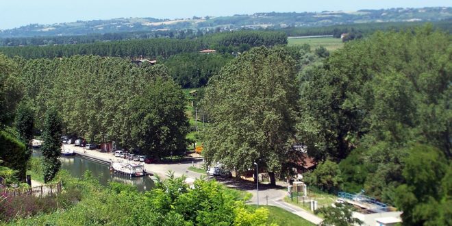 La halte nautique vue du tertre de Meilhan-sur-Garonne