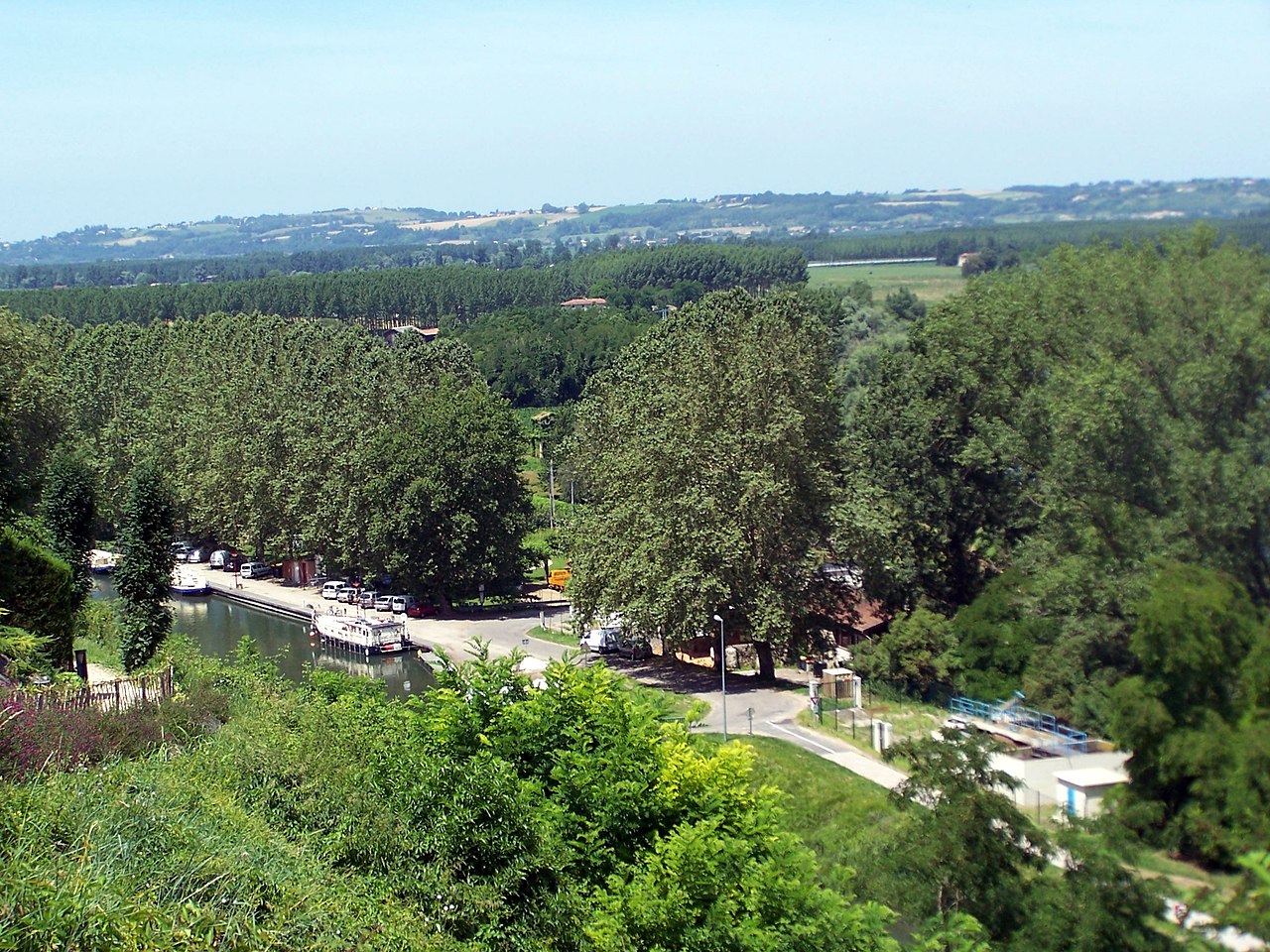 La halte nautique vue du tertre de Meilhan-sur-Garonne