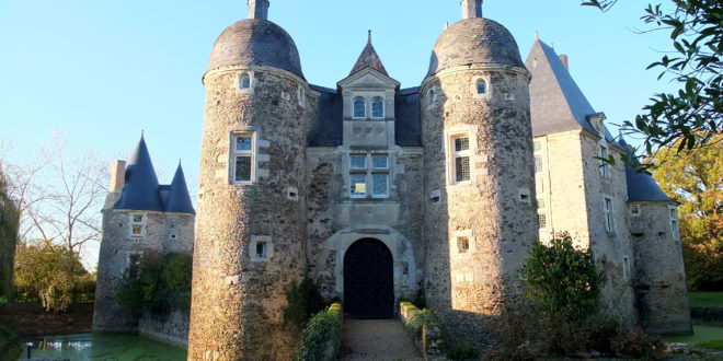 Château de l'Escoublère dans la Vallée de la Mayenne