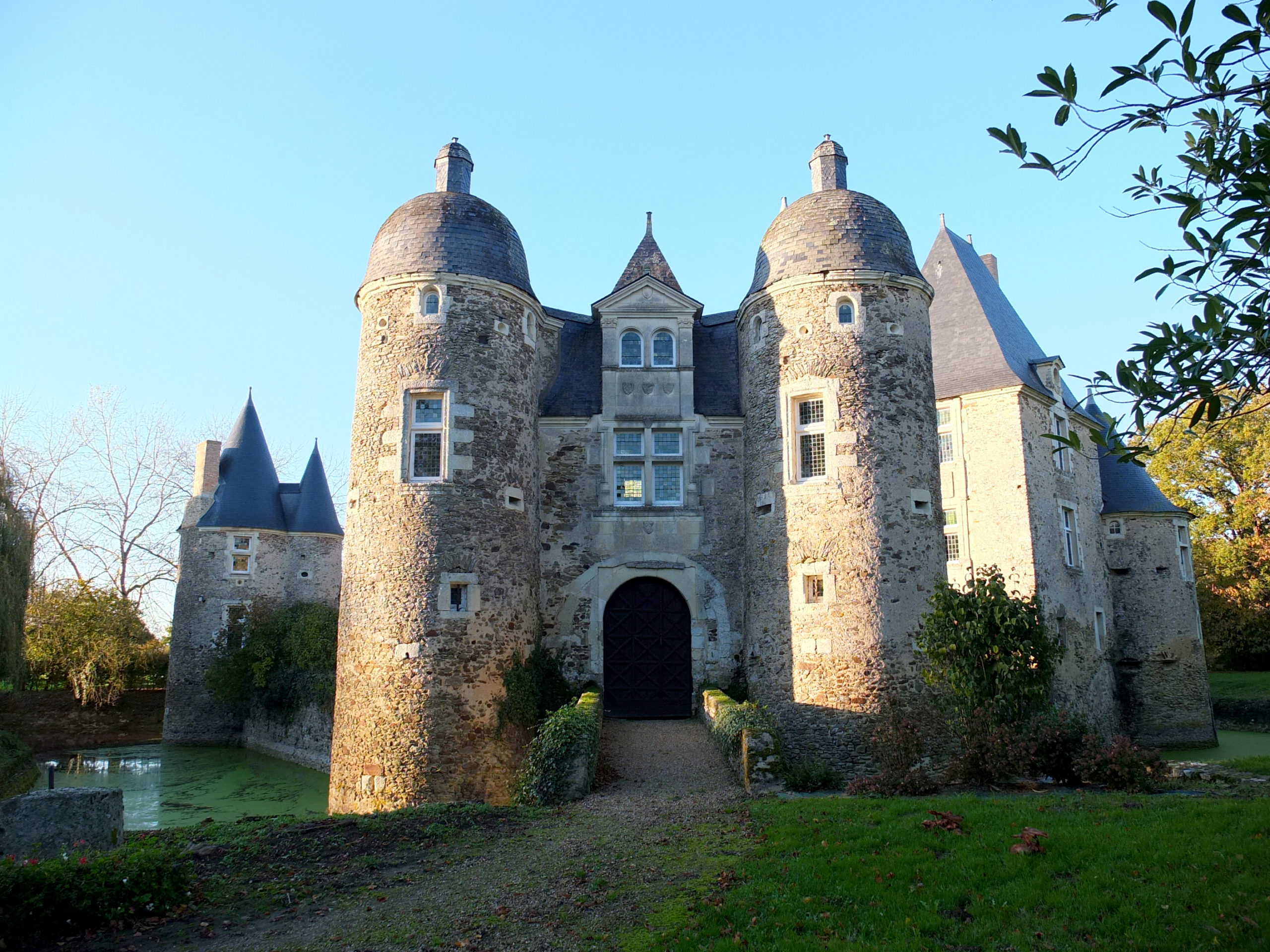 Château de l'Escoublère dans la Vallée de la Mayenne