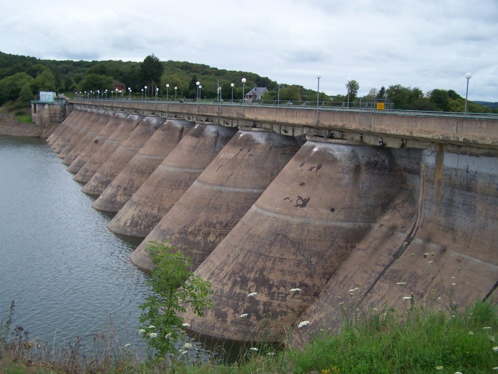 Barrage du lac de Pannecière-Chaumard
