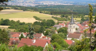 Corcelles-les-Monts depuis la rue du Châteu d'eau