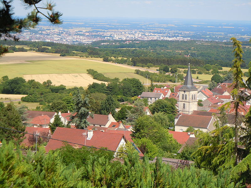 Corcelles-les-Monts depuis la rue du Châteu d'eau