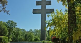 La Croix de Lorraine à Colombey-les-Deux-Églises